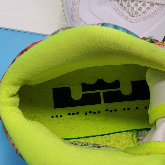 Lebron James Zoom Soldier VII KINGS PRIDE White Black Volt 599264-103 Size 7.5 - Picture 9 of 12